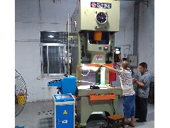 如何對送料機進行步距測試？