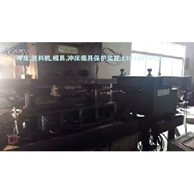 摩托車配件自動(dòng)化沖壓，配產(chǎn)品檢出功能，400型中板型料架矯正二機(jī)一體和數(shù)控送料機(jī)