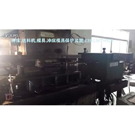 摩托車配件自動化沖壓，配產品檢出功能，400型中板型料架矯正二機一體和數控送料機